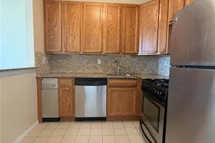 291 Surf Dr, Bronx, NY 10473 - Photo 8