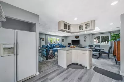 34 Leeds Boulevard, Farmingville, NY 11738 - Photo 26