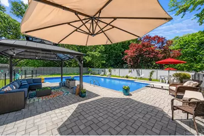 34 Leeds Boulevard, Farmingville, NY 11738 - Photo 12