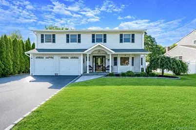 18 Ludlow Way, Oakdale, NY 11769 - Photo 1
