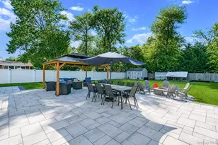 18 Ludlow Wy, Oakdale, NY 11769 - Photo 32