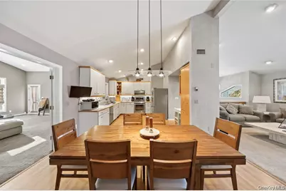 20 Mountainview Avenue, Airmont, NY 10901 - Photo 10