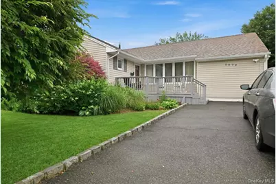 1270 Dahlia Lane, Wantagh, NY 11793 - Photo 2
