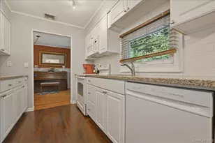 1270 Dahlia Ln, Wantagh, NY 11793 - Photo 16