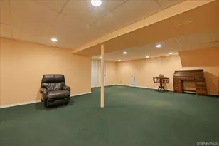 1270 Dahlia Ln, Wantagh, NY 11793 - Photo 28