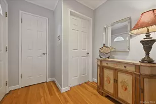 1270 Dahlia Ln, Wantagh, NY 11793 - Photo 4