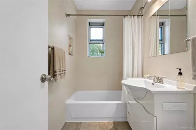 27-10 Parsons Boulevard #4B, Flushing, NY 11354 - Photo 12