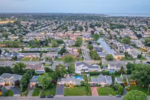 152 Bay Dr, Massapequa, NY 11758 - Photo 40