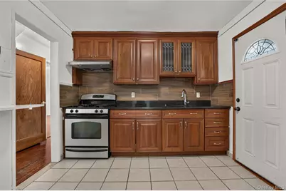 33 N Montgomery Street, Valley Stream, NY 11580 - Photo 8