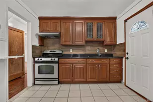 33 N Montgomery St, Valley Stream, NY 11580 - Photo 8