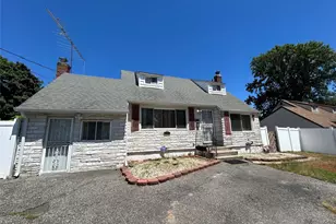 465 St Johns St, Central Islip, NY 11722 - Photo 2