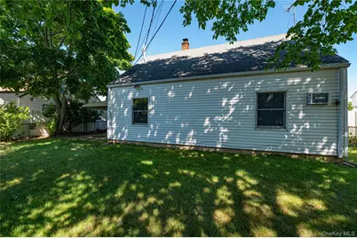 93 Barnyard Lane, Levittown, NY 11756 - Photo 16