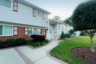 48 W 20th St, Deer Park, NY 11729 - Photo 2