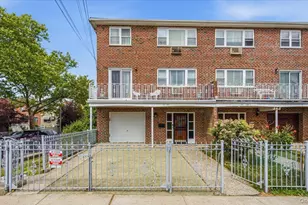 52-40 69th Pl, Maspeth, NY 11378 - Photo 2