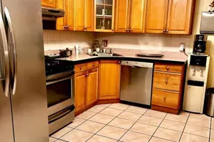 288 Frederick Ave, Floral Park, NY 11001 - Photo 4