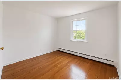 288 Frederick Avenue, Floral Park, NY 11001 - Photo 10