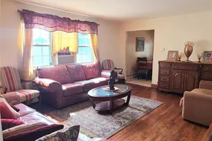 288 Frederick Ave, Floral Park, NY 11001 - Photo 6