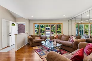 22 Theodore Dr, Plainview, NY 11803 - Photo 8