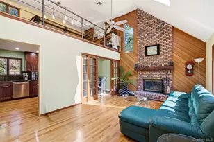 29 Vineyard Rd, Huntington, NY 11743 - Photo 2