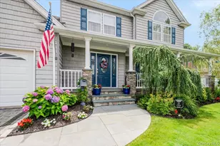 18 S Plaza, Amityville, NY 11701 - Photo 2