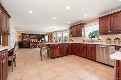 18 South Plaza, Amityville, NY 11701 - Photo 14