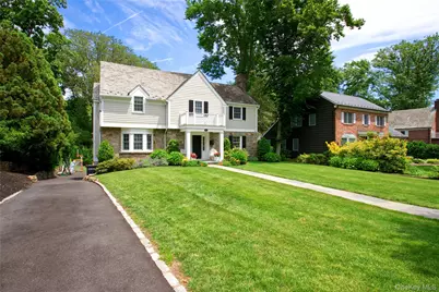 162 Manhasset Woods Road, Manhasset, NY 11030 - Photo 2