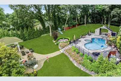 135 Round Swamp Road, Huntington, NY 11743 - Photo 46