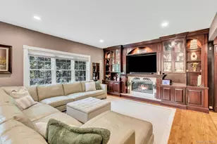135 Round Swamp Rd, Huntington, NY 11743 - Photo 18