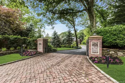 135 Round Swamp Road, Huntington, NY 11743 - Photo 2