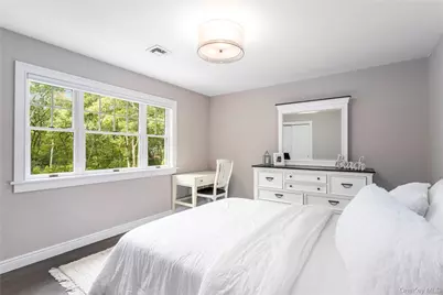 11 Stuart Court, Hampton Bays, NY 11946 - Photo 18