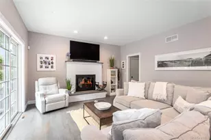 11 Stuart Ct, Hampton Bays, NY 11946 - Photo 10