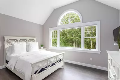 11 Stuart Court, Hampton Bays, NY 11946 - Photo 20