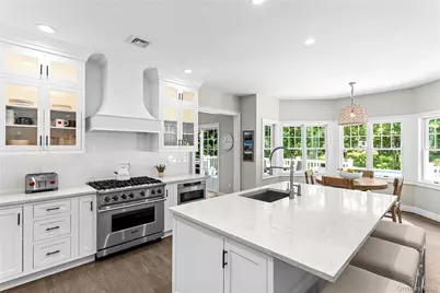 11 Stuart Court, Hampton Bays, NY 11946 - Photo 4
