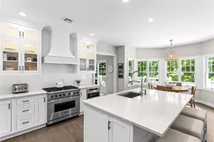 11 Stuart Ct, Hampton Bays, NY 11946 - Photo 4