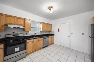20 Spruce St, Great Neck, NY 11021 - Photo 14