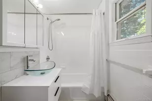 20 Spruce St, Great Neck, NY 11021 - Photo 18