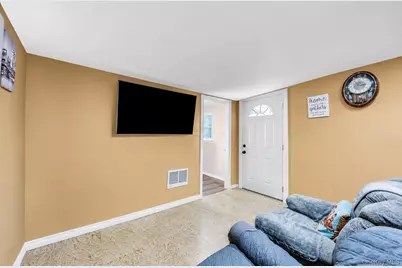 600 Broadway #D14, Amityville, NY 11701 - Photo 16