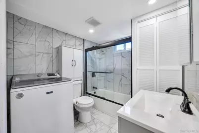 600 Broadway #D14, Amityville, NY 11701 - Photo 20