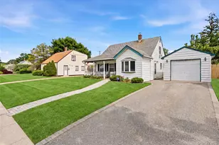 31 Sherwood Rd, Levittown, NY 11756 - Photo 2