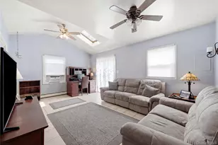 31 Sherwood Rd, Levittown, NY 11756 - Photo 18