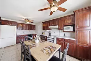 31 Sherwood Rd, Levittown, NY 11756 - Photo 12