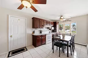 31 Sherwood Rd, Levittown, NY 11756 - Photo 14