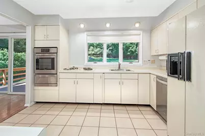 185 Pinewood Road, Hartsdale, NY 10530 - Photo 8