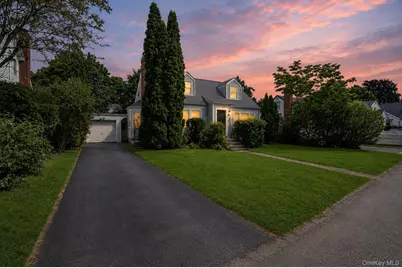 86 E 13th Street, South Huntington, NY 11746 - Photo 2