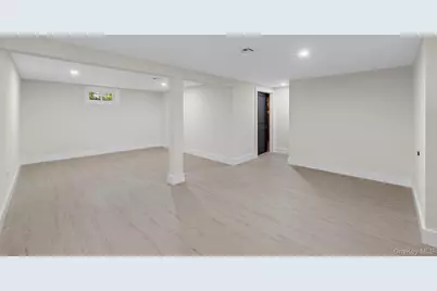 86 E 13th Street, South Huntington, NY 11746 - Photo 18