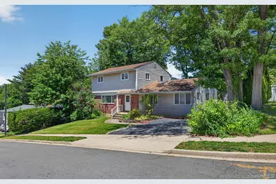 89 Beaumont Drive, Plainview, NY 11803 - Photo 2