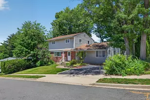 89 Beaumont Dr, Plainview, NY 11803 - Photo 2