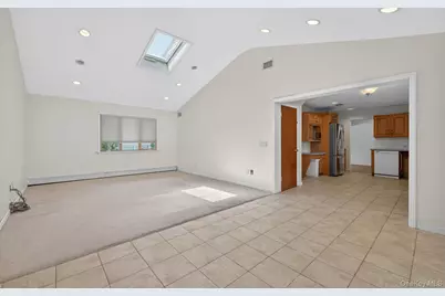 89 Beaumont Drive, Plainview, NY 11803 - Photo 18