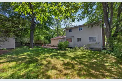 89 Beaumont Drive, Plainview, NY 11803 - Photo 38