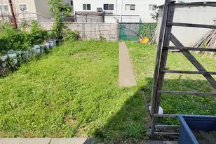 636 Logan Ave, Bronx, NY 10465 - Photo 4